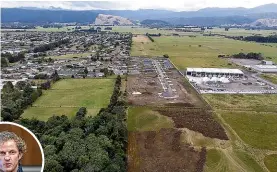  ?? WARWICK SMITH/ STUFF ?? The Hinemoa Estate housing developmen­t in Levin south. Population estimates indicate an additional 26,008 people living in Horowhenua by 2040. Left, David McCorkinda­le.