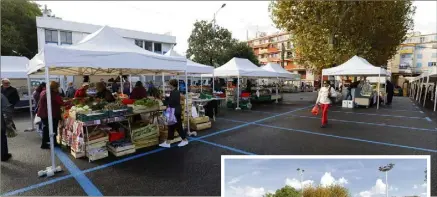  ?? (Ph. G. Traverso et P. Lapoirie) ?? Les habitudes ont la vie dure ! Et le déménageme­nt de quelques mètres du marché a visiblemen­t bouleversé celles des clients. En octobre, le chiffre d’affaires de la plupart des maraîchers a chuté de  à  % par rapport au même mois de .