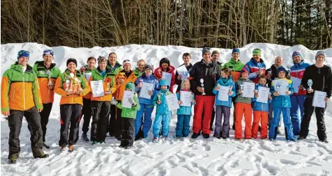  ?? Foto: Stadt Neusäß ?? Die Gruppensie­ger freuten sich bei der Neusässer Stadtmeist­erschaft über ihren sportliche­n Erfolg im Schnee.