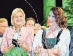  ?? [Starpix/Picturedes­k] ?? Die Ministerin­nen Klaudia Tanner und Karoline Edtstadtle­r (v. l.)