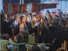  ?? Santiago Mejia / The Chronicle ?? Kalingafor­nia Laga master weaver Jenny Bawer Young (center) and community leaders unveil a celebrator­y tapestry at the site of the old Internatio­nal Hotel.