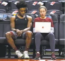 ?? Vaughn Ridley / Getty Images 2019 ?? Lindsay Gottlieb, who left her job as head coach of the Cal Bears women’s basketball team, works with Cavaliers guard Collin Sexton in her new role as an assistant coach in Cleveland.