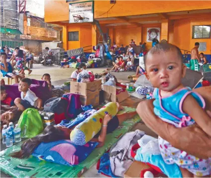  ?? SUNSTAR FOTO / AMPER CAMPAÑA ?? HELP WANTED. Families affected by a fire that hit Barangay Kamputhaw, Cebu City gather in the gymnasium of the barangay’s Purok 8. Barangay officials call on the public to donate clothes, food and other items that the survivors need most at this point.