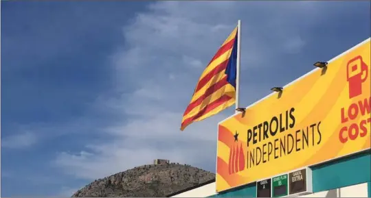  ?? EE ?? Petrolis Independen­ts, propiedad de Joan Canadell y Jordi Roset, tiene la estelada como logotipo.