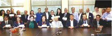  ??  ?? Masing (seated, fourth right) with some of the recipients of his MRP funds yesterday.