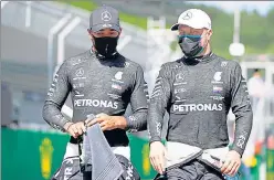  ??  ?? Mercedes’ Valtteri Bottas (right) edged out Lewis Hamilton by .012s in the Austrian GP qualifying.