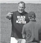  ?? MARK HOFFMAN / MILWAUKEE JOURNAL SENTINEL ?? Milwaukee Brewers bench coach Pat Murphy directs practice Friday after the scheduled home opener was postponed.