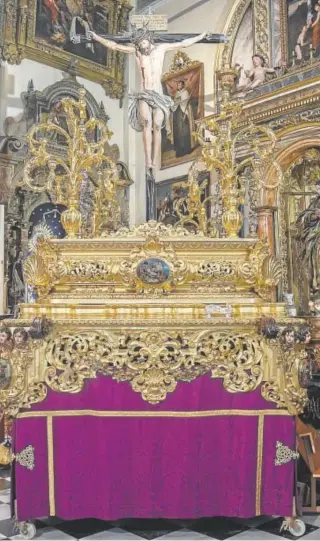  ?? // RECHI ?? El Cristo de los Desamparad­os del Santo Ángel, ya en el paso