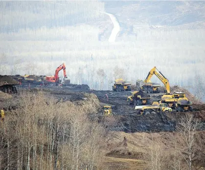  ?? DON HOFFMANN/FILES ?? Machines work near the Peace River as part of the Site C dam project. B.C. Hydro is determinin­g if a 400-metre crack on the north bank of the river will affect the constructi­on schedule for the estimated $9-billion project.