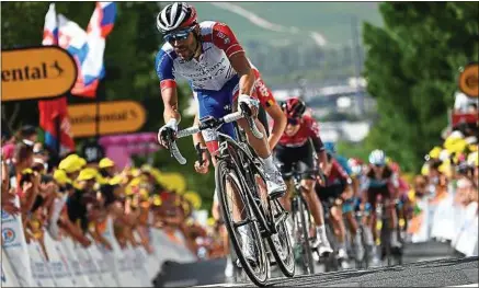  ??  ?? Comme la saison passée, Thibaut Pinot a réalisé sa préparatio­n d’avant-saison, à Tenerife, sur le volcan Teide.