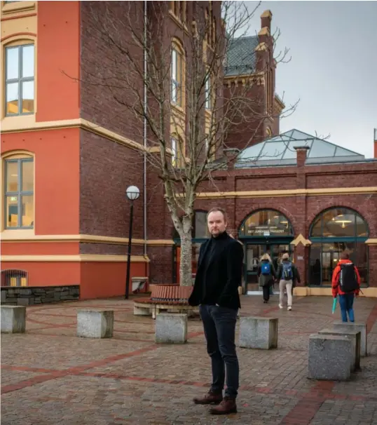  ?? ?? Eirik Holmøyvik mener at alle avtalene universite­tet har bør vurderes på etisk grunnlag.
