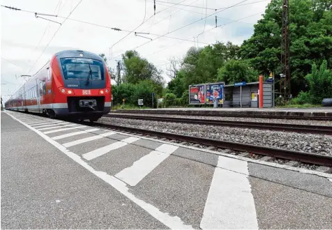  ?? Foto: Marcus Merk ?? Die Stadt Gersthofen will in den nächsten Jahren ihren Bahnhof sanieren. Das marode Gebäude ist mittlerwei­le abgerissen.