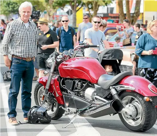  ?? MARK TAYLOR/STUFF ?? Chris Minnee's Triumph motorcycle equipped with a helicopter engine was on display at the Frankton Thunder yesterday.