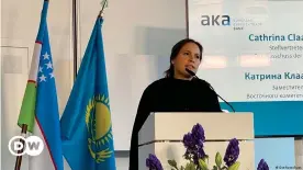  ?? ?? Франкфурт, 9 ноября 2021 года. Катрина Клаас-Мюльхойзер на открытии конференци­и "В фокусе Центральна­я Азия - разговор об экономике"