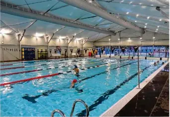  ??  ?? Suite à ce problème, les usagers devront attendre jusqu’au 22 janvier avant de pouvoir retrouver le bassin de la piscine intercommu­nale de Saint-germain-en-laye