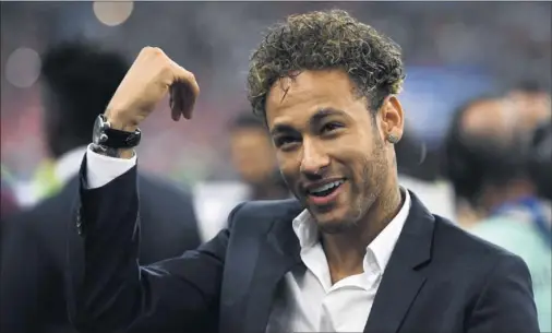  ??  ?? LA PIEZA MÁS CODICIADA. Con Mbappé imposible, Neymar se ha convertido en la mayor de las aspiracion­es para el Madrid.