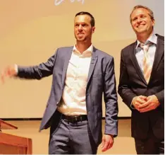  ??  ?? Der Kreisvorsi­tzende der Alternativ­e für Deutschlan­d Memmingen Unterallgä­u, Christoph Maier und der Landesvors­itzende Petr Bystron (rechts) in Mindelheim.
