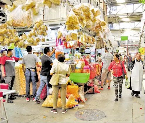  ?? Foto/jesús Gutiérrez ?? Los reglamento­s serán para regular aspectos como el comercio en la vía pública y en mercados.