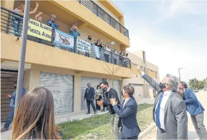  ?? Télam ?? “Son lugares vivibles, no son soluciones de emergencia”, dijo Fernández.