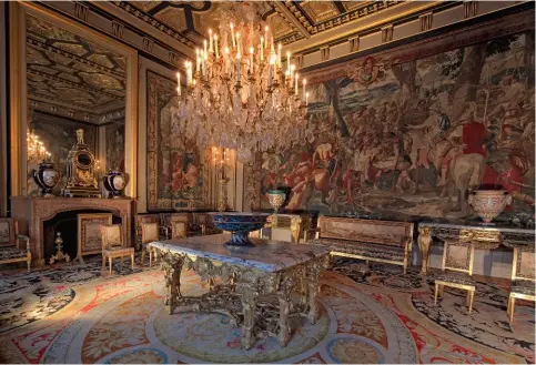  ??  ?? Fontainebl­eau (Seine-etMarne). Le Gros Salon, pièce de réception du château, était l’antichambr­e d’Anne d’Autriche, qui s’y est retirée à la mort de Louis XIII.