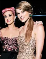  ?? LESTER COHEN/WIREIMAGE 2011 ?? Katy Perry, left, says Taylor Swift, right, started their feud by firing dancers who worked for both singers.