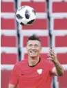  ?? AP ?? Robert Lewandowsk­i, de Polonia, realiza sus prácticas antes del partido de este martes