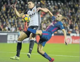  ?? FOTO: MANEL MONTILLA ?? Alba, durante el último partido en Mestalla de Liga en el que marcó un gol