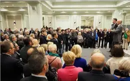  ?? (Photo Jean-Sébastien Gino-Antomarchi) ?? Le président dans le départemen­t de « Les Républicai­ns » et son secrétaire général adjoint, Eric Ciotti ont dit, hier soir, toute leur reconnaiss­ance aux bénévoles du scrutin.