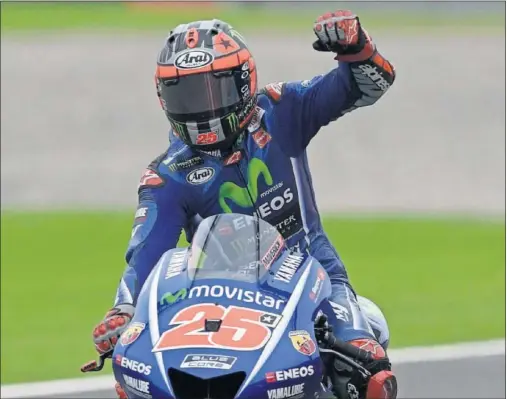  ??  ?? DOS DE DOS. Maverick Viñales repitió triunfo en Argentina y lidera el campeonato con catorce puntos sobre Rossi, su compañero en Yamaha