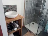  ?? © Photos D.R. ?? À l’hygiénisme de la salle de bains “à l’italienne”, Concept Kazmisouk préfère l’exotisme des salles de bains intérieure­s comme extérieure­s.