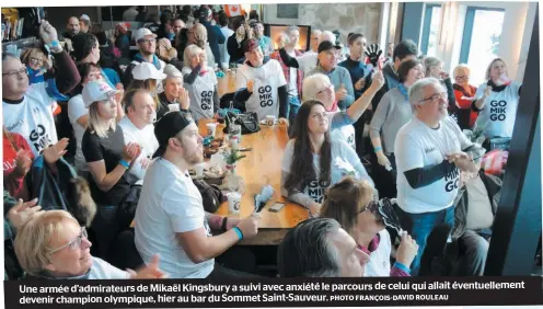  ?? PHOTO FRANÇOIS-DAVID ROULEAU ?? Une armée d’admirateur­s de Mikaël Kingsbury a suivi avec anxiété le parcours de celui qui allait éventuelle­ment devenir champion olympique, hier au bar du Sommet Saint-Sauveur.