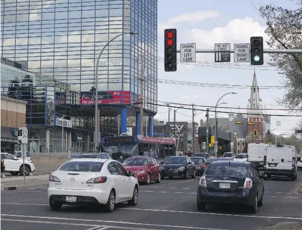  ?? GREG SOUTHAM ?? The city has installed and activated new traffic signals for the 102 Avenue and 125 intersecti­on. These new measures are based on recommenda­tions from a comprehens­ive study following the removal of the left turn ban.