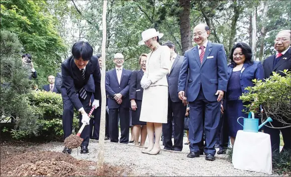  ??  ?? Japanese Prince Akishino (left) and his wife Princess Kiko (center) plant a tree during their visit to the Monument to Japanese Immigratio­n Pioneers at the Ibirapuera Park in Sao Paulo, Brazil on Oct
13. (AFP)