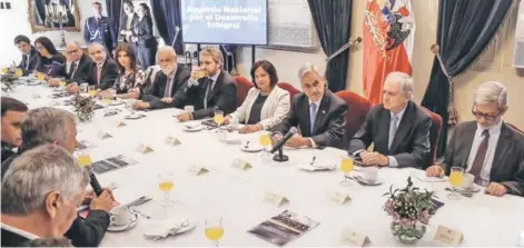  ?? FOTO MARIO TELLEZ ?? La ceremonia de entrega del informe fue encabezada por el presidente Piñera.