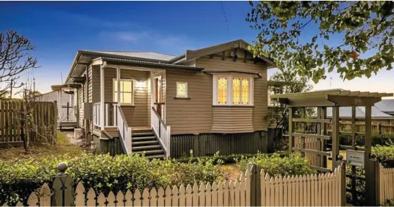  ?? Photos: Contribute­d ?? OLD IS NEW: This lovingly renovated home at 205 Geddes St, South Toowoomba, is for sale for $629,000.