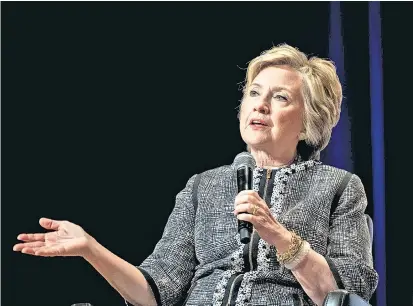  ??  ?? Hillary Clinton rechnet in ihrem neuen Buch ab: mit sich selbst, aber auch mit den Medien oder dem damaligen FBI-Chef James Comey wegen seines Umgangs mit der E-Mail-Affäre.