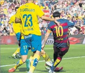  ?? FOTO: PERE PUNTÍ ?? Dos meses KO tras una entrada de Bigas en el Barça-Las Palmas de 2015