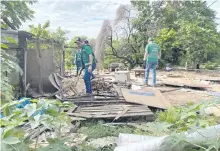  ?? ?? Familias desalojada­s tras invasión de Banco San Miguel.