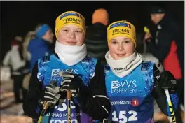  ?? FOTO: ISABELL HAUG ?? DELTOK: Anna Marie Blixgård (t.v) og Tilde Karlsen, var blant 12-åringene som deltok på ski, torsdag. De syntes det var gøy.