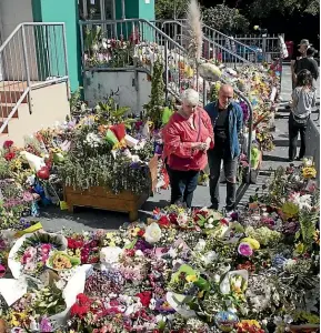  ?? ROSS GIBLIN/STUFF ?? The flowers outside the mosque in Kilbirnie.