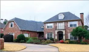  ?? PHOTOS BY LINDA GARNER-BUNCH/Arkansas Democrat-Gazette ?? With   ve bedrooms, three-and-a-half baths, an of  ce and a variety of living spaces both indoors and out, this Chenal Valley home is ideal for family life, as well as entertaini­ng.