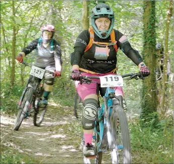  ?? Keith Bryant/The Weekly Vista ?? Danielle Shamburger, left, and Mary Shamburger, both with Mojo Cycling, start their race on the Back 40 trail.