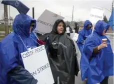  ?? ANDREW FRANCIS WALLACE/TORONTO STAR ?? Durham Region high school teachers hit the picket lines last week. High school teachers in other boards around Ontario are expected to join them.