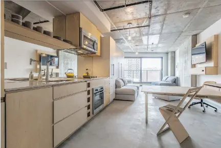  ?? PHOTOS: DARIO AYALA ?? Each unit at Montreal’s Boxotel is a fully equipped, compact apartment with a kitchen and modular furniture that multi-tasks.