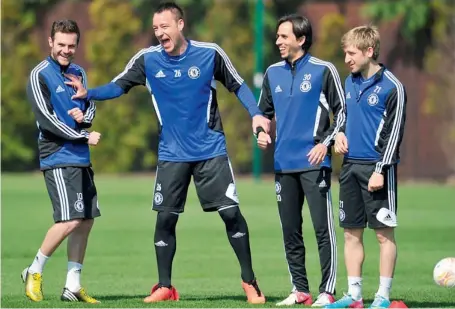  ?? — AFP ?? (From left) Chelsea’s Spanish midfielder Juan Mata and English defender John Terry share a light moment as their teammates — Israeli midfielder Yossi Benayoun and German midfielder Marko Marin — look on during a training session at the club’s training...