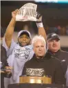  ?? MICHAEL KUBEL/TMC ?? Eagles quarterbac­k Donovan McNabb holds up a “We Win” headline while standing with owner Jeffery Laurie and coach Andy Reid after their victory over the Falcons in the 2005 NFC title game at Lincoln Financial Field in Philadelph­ia.