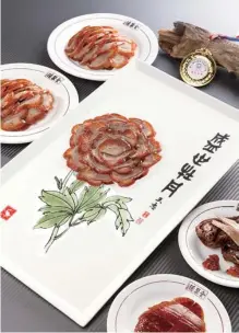  ?? PHOTOS BY JIANG DONG / CHINA DAILY ?? Quanjude Group has launched set menus for Spring Festival celebratio­n, featuring its time-honored and award-winning delicacies.