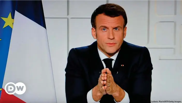  ??  ?? Frankreich­s Präsident Macron verkündet einen neuen, landesweit­en Lockdown