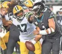  ?? ERIC HARTLINE/USA TODAY SPORTS ?? Eagles quarterbac­k Jalen Hurts scrambles away from Packers linebacker Justin Hollins during the third quarter at Lincoln Financial Field on Nov. 27, 2022.