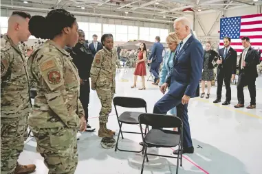  ?? REUTERS ?? Joe Biden convivió con militares de la base Langley-Eustis, en Virginia